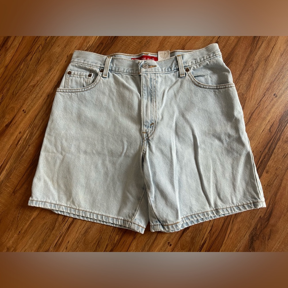 Vintage Y2K Levi’s Classic Fit Denim Shorts Womens size 12 - Picture 4 of 9